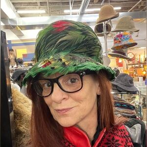 SOLO SHOW! Vintage clothes & accessories; banger pieces, amazing prices 🔥